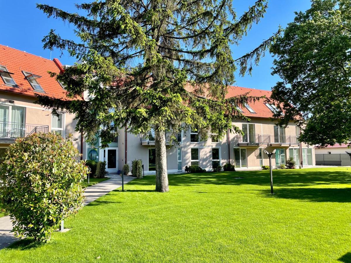 Fresh Garden Apartments Шиофок Экстерьер фото